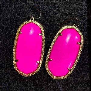 Kendra Scott Danielle Gold Statement Earring in Magenta